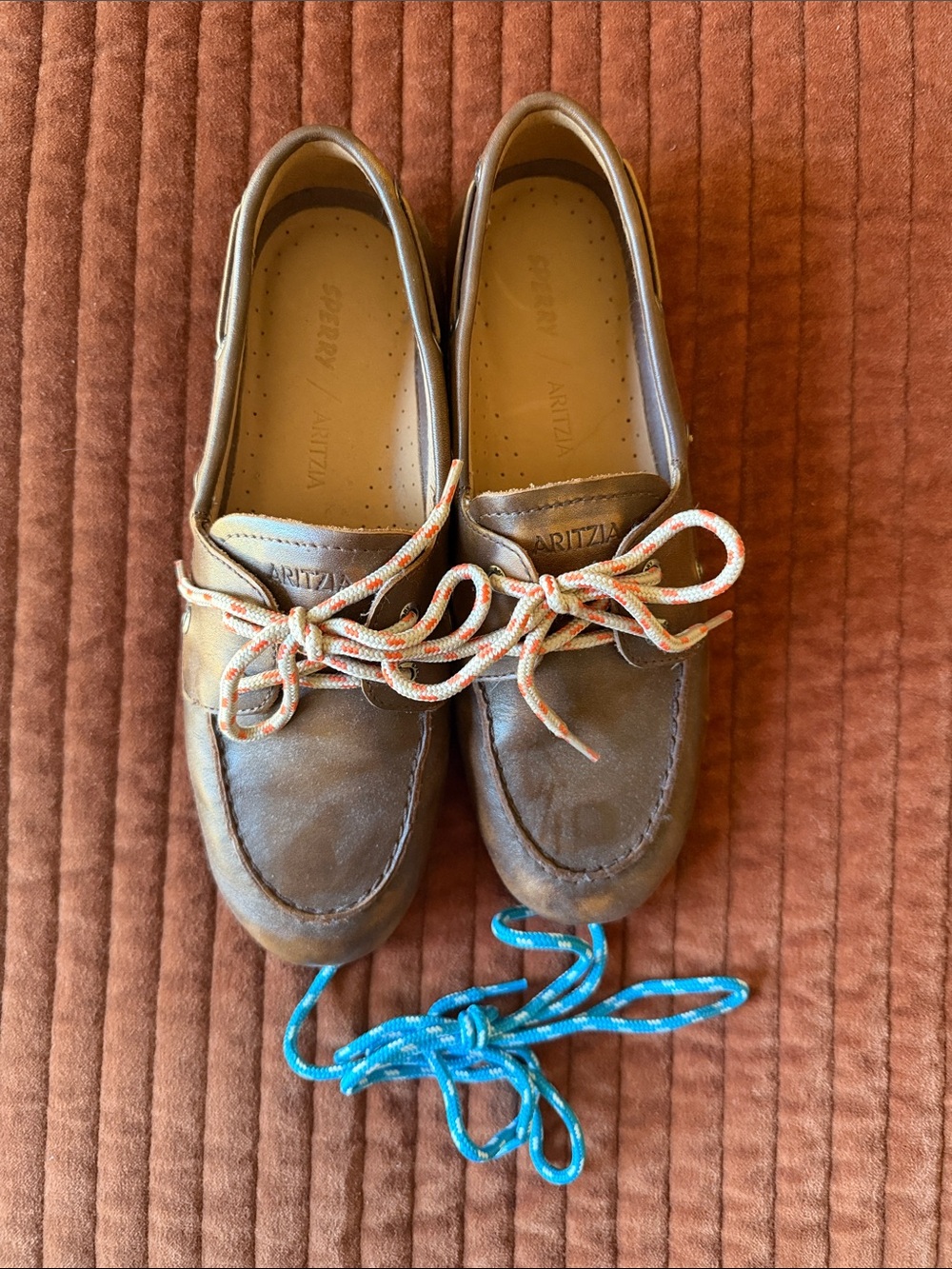 ARITZIA x SPERRY Brown Leather Boat Shoes with Multicolored Laces